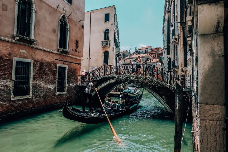 Venice City Escape: the Beggar and the Cloak - Key Points