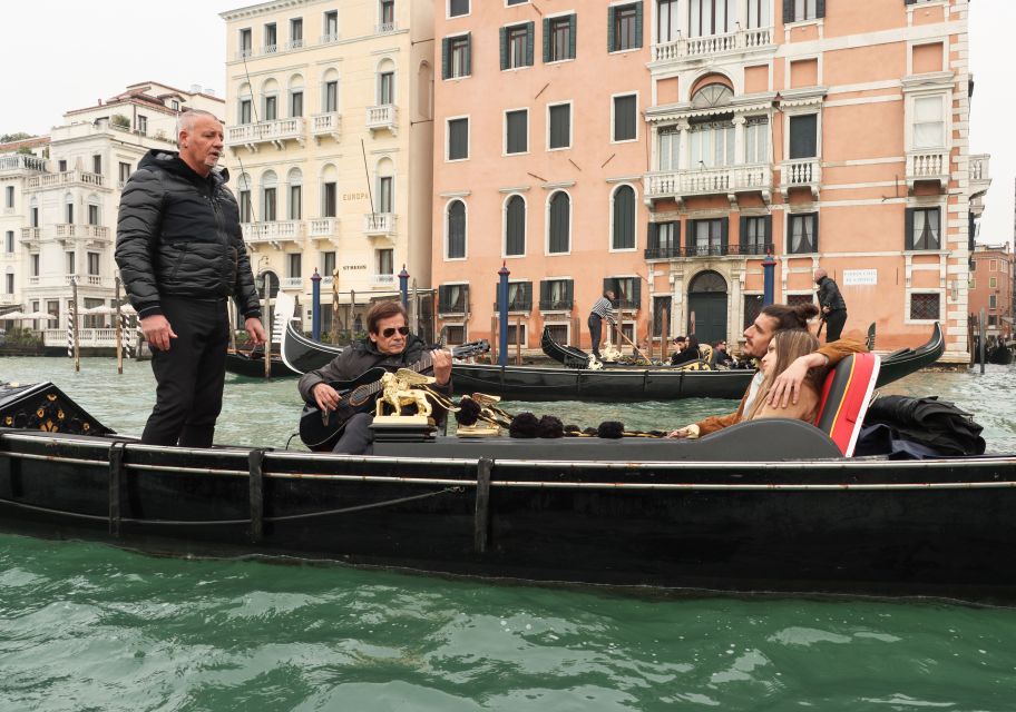 Venice: Shared Gondola Ride and Serenade - Key Points