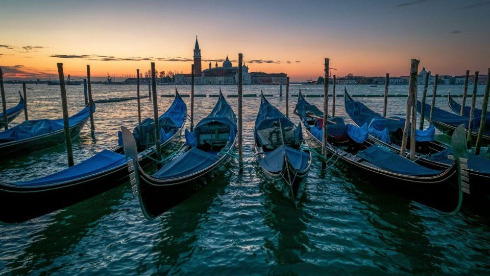 Venice: Sunset Gondola Ride and Ghosts Walking Tour