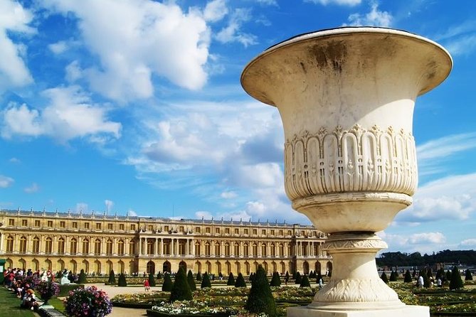 Versailles Guided Tour and Priority Access With Hotel Pickup