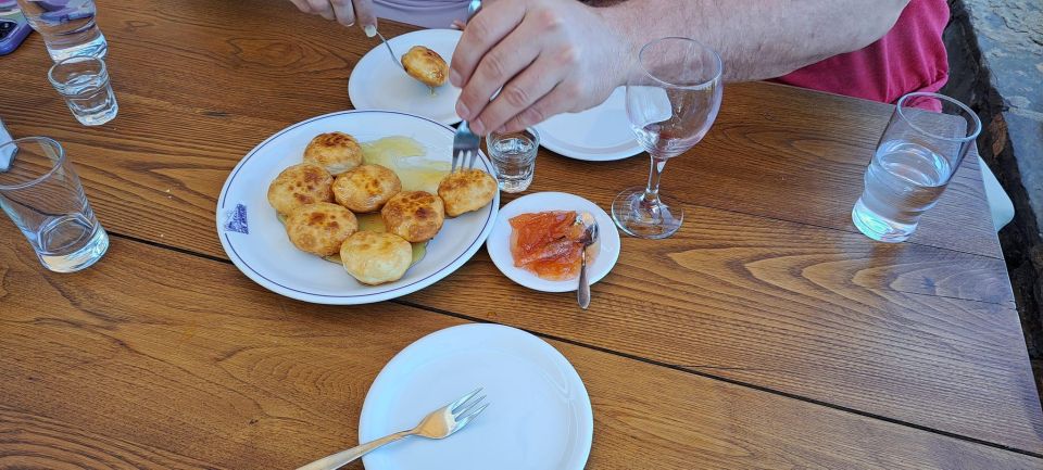 Walking Food Tour to Explore and Eat in Heraklion - Key Points