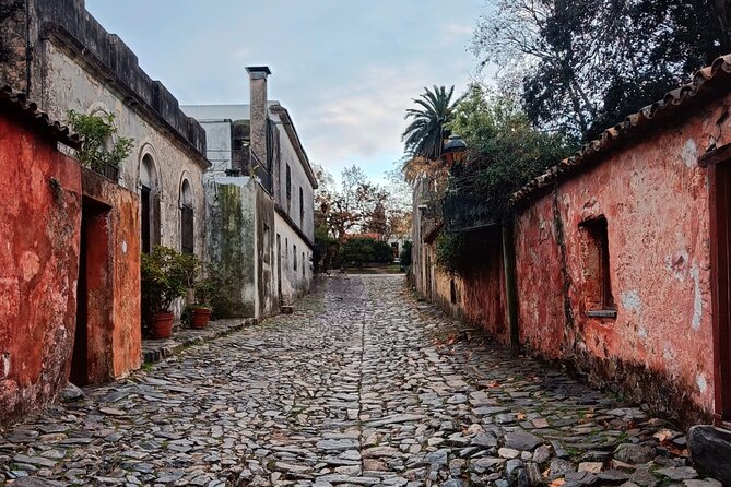 Walking Tour Around Colonia Del Sacramento Old Town - Key Points