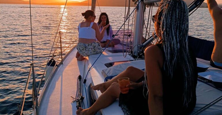 Alghero: Sunset Sailing Aperitif Experience