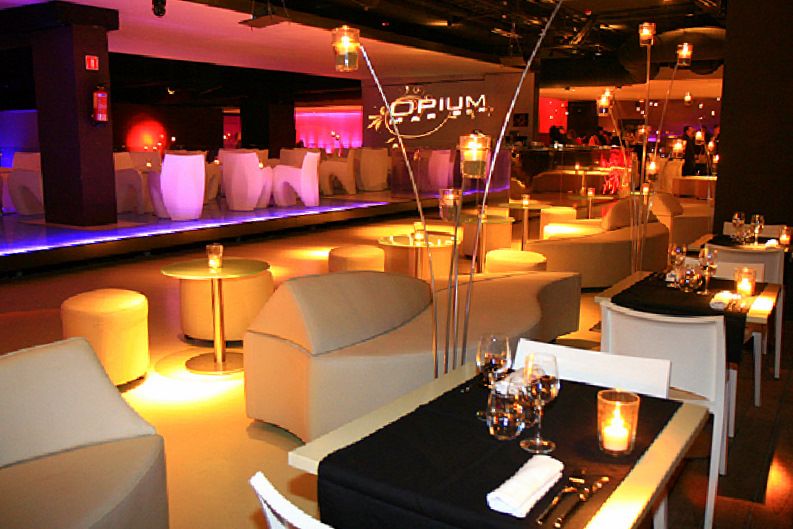 Barcelona: Limousine Tour With Bar