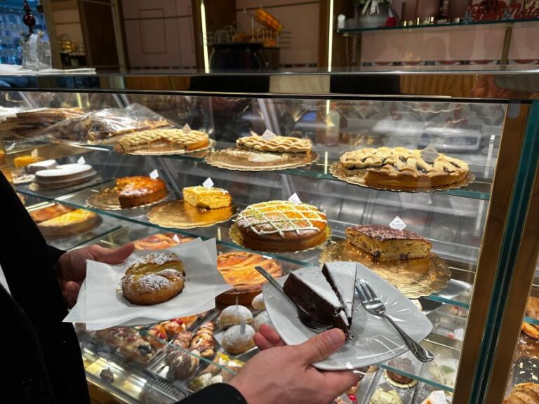 Chocolate and Pastry Tasting Tour in Napoli Old Town