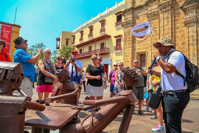 City Tour Hop On Hop Off Cartagena – 2-story Tourist Bus