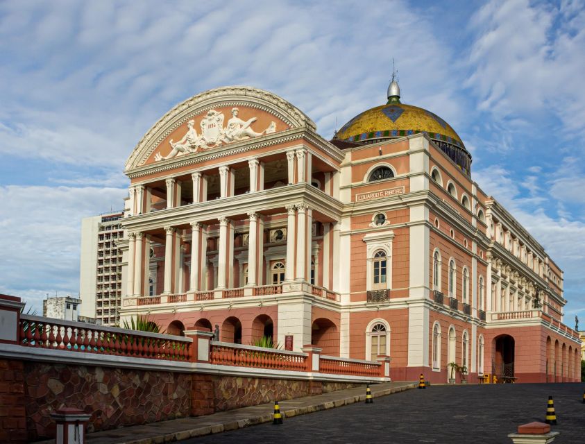 City Tour in the Historical Center of Manaus With a Photographer