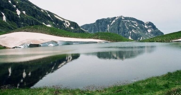 Dragon Lake: Guided Trekking Trip