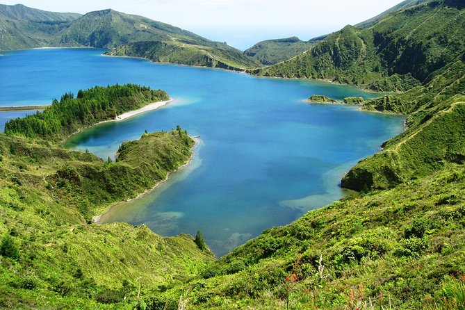 Extraordinary Half-Day Tour 4×4 – Unexplored Landscapes & Lagoa Do Fogo- Join Us