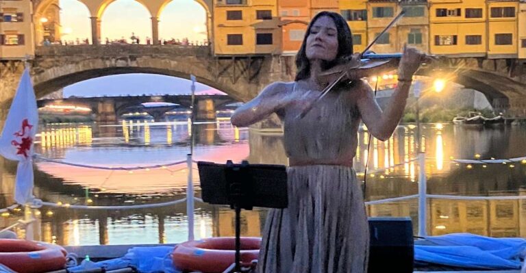 Florence: Arno River Cruise With a Live Concert