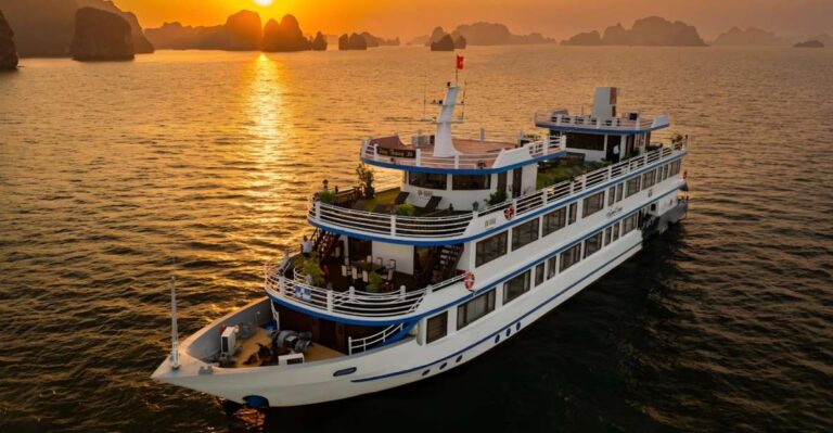 From Hanoi: Overnight Halong Bay Luxury Cruise With Meals