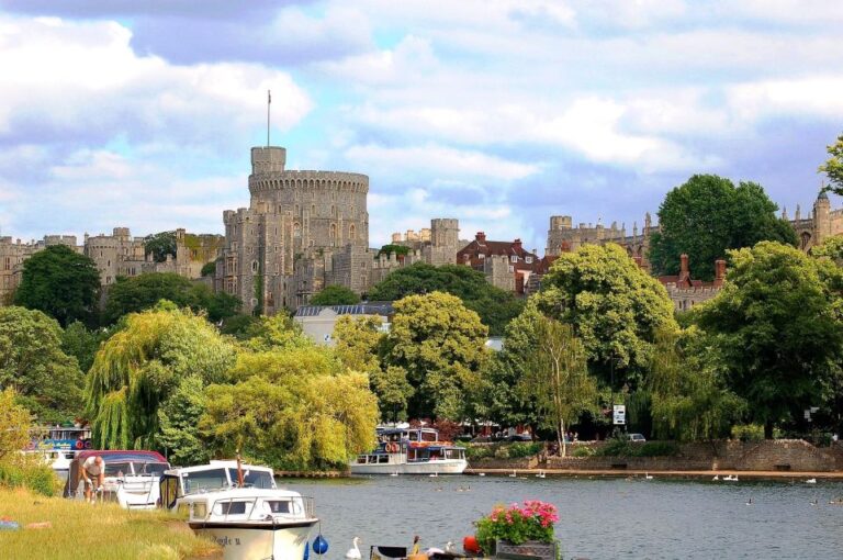 From London: Stonehenge Inner Circle and Windsor Day Trip