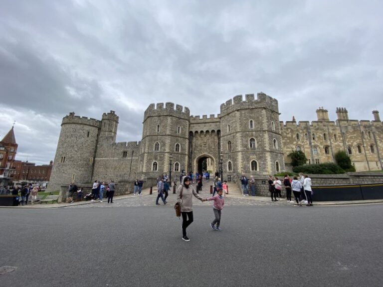 From London: Windsor Castle & Stonehenge Private Day Trip