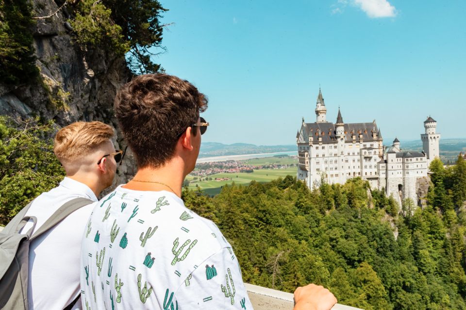 From Munich: Neuschwanstein Castle & Linderhof Premium Tour