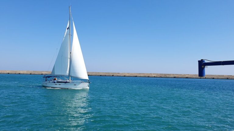 Heraklion: Sailing to Dia Island With Lunch on Bavaria 51