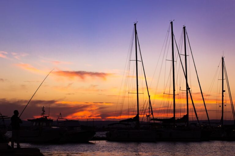 Island of Ortigia: Sunset Boat Tour With Aperitif