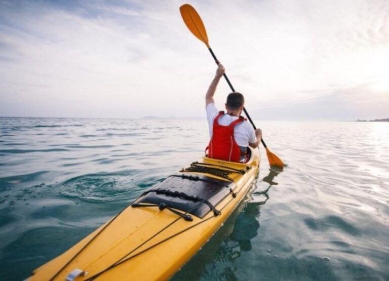 Kayak Tour – Exploring Limas Skyline by Sea