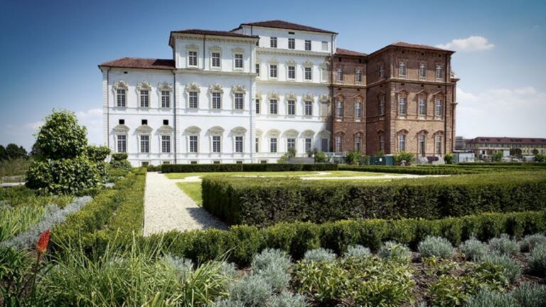 La Venaria Reale Entry Ticket and Hop-on Hop-off Bus Tour