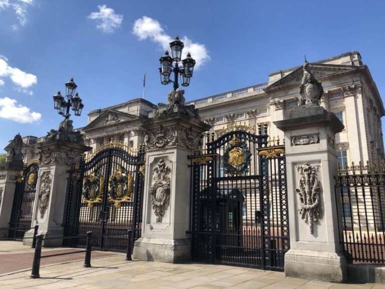 London: Buckingham Palace Entry Ticket & Royal Walking Tour