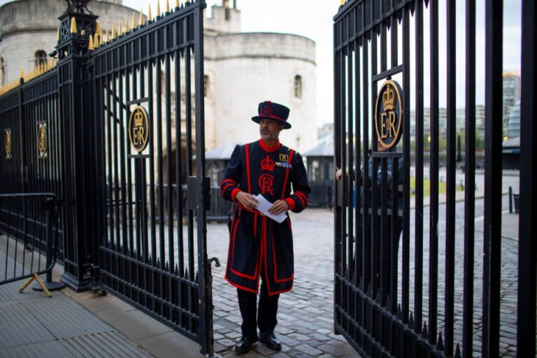 London: Tower of London After Hours Tour and Key Ceremony