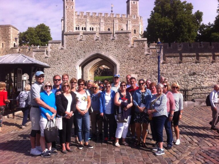 London: Tower of London and Crown Jewels Easy Access Tour