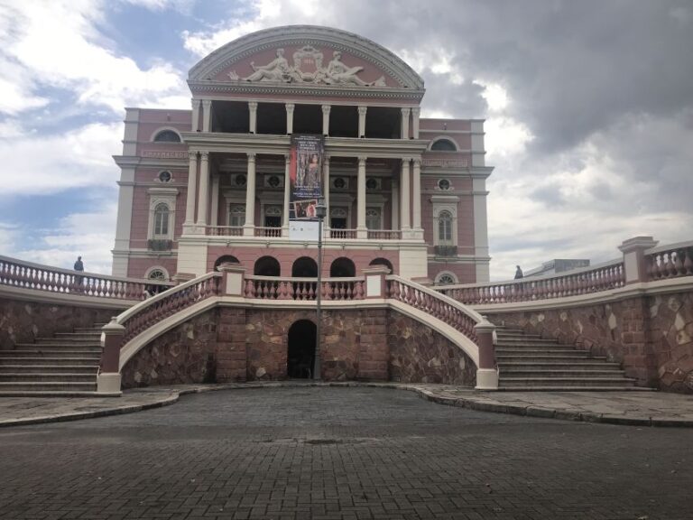 Manaus: Old City Guided Tour Plus Amazon River Boat Tour