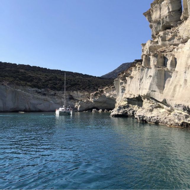 Milos: Full-Day Catamaran Cruise to Poliegos and Kleftiko