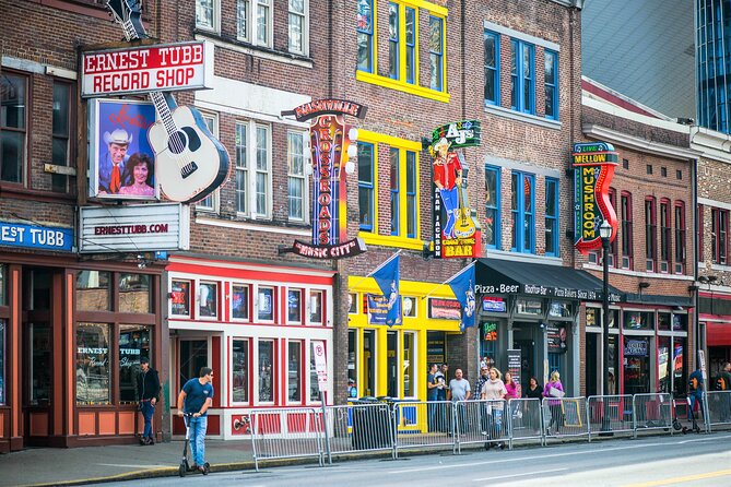 Music City Food, Drink, Sightseeing Walking Tour Along Broadway