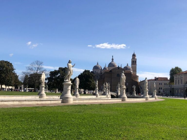 Padua: Guided Walking Tour With Coffee at Caffè Pedrocchi