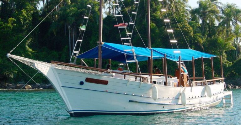 Paraty: Schooner Boat Tour With Beaches and Snorkeling