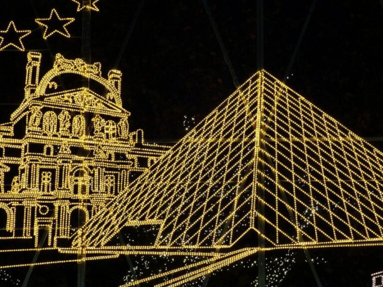 Paris: Christmas Market Walking Tour