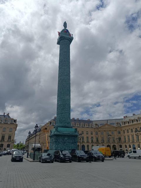 Paris: Private Transfer to or From the Château De Versailles