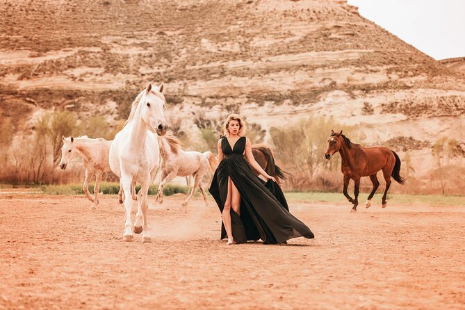 Photoshoot in Cappadocia With Free Flying Dress