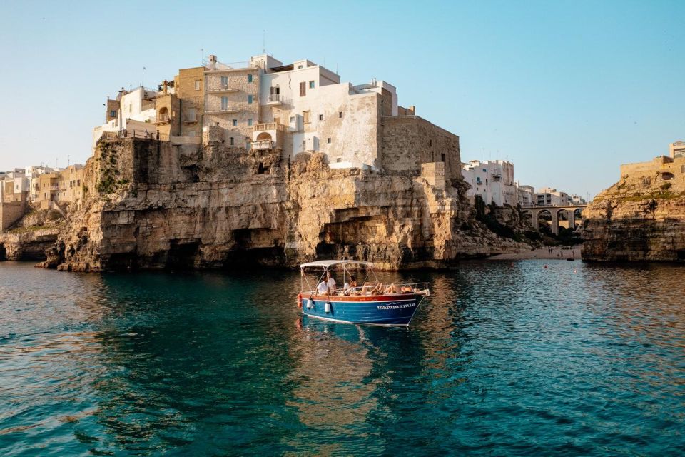 Polignano: Group Boat Excursion With Aperitif