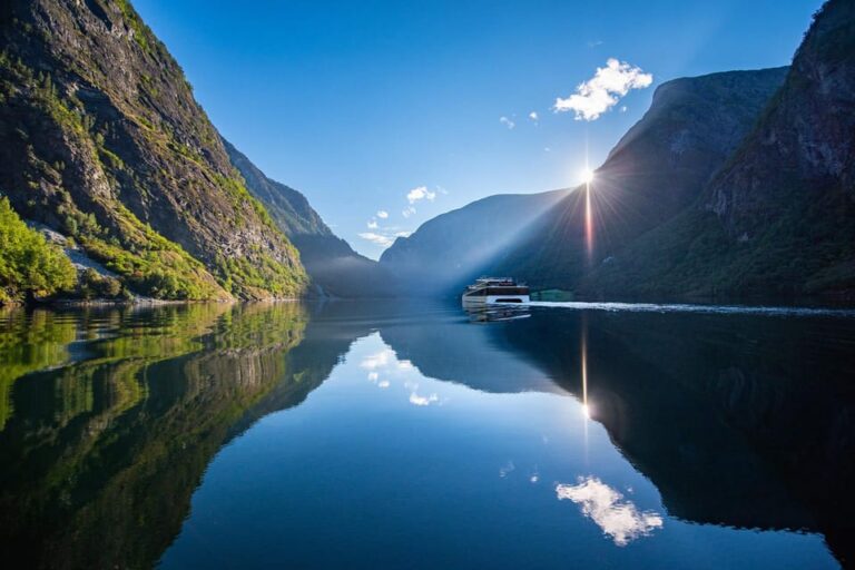 Private Guided Tour – Nærøyfjord Cruise and Flåm Railway