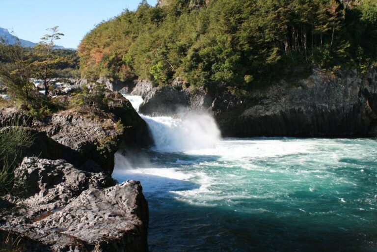 Puerto Montt: Osorno Volcano and Petrohué Falls Guided Tour