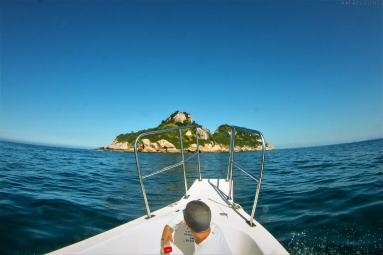 Rio De Janeiro: Boat Tour With Planasurf in Tijucas Island