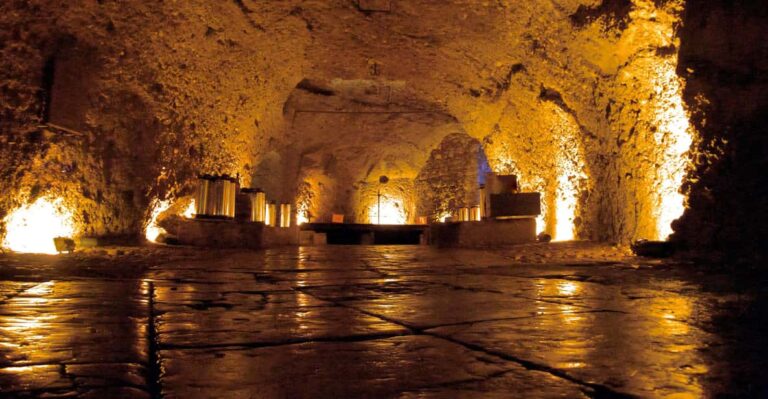 Salzkammergut: Audioguided Sandstone Beer Cellar Tour