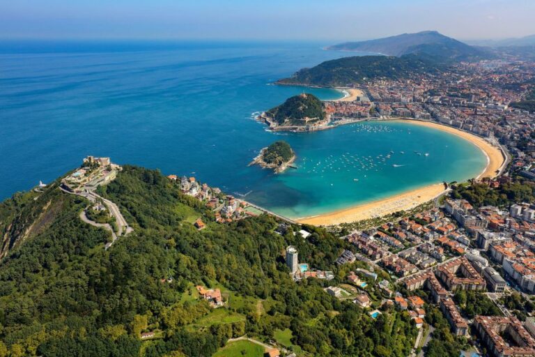 San Sebastián: Private Walking Historic & Cultural Tour