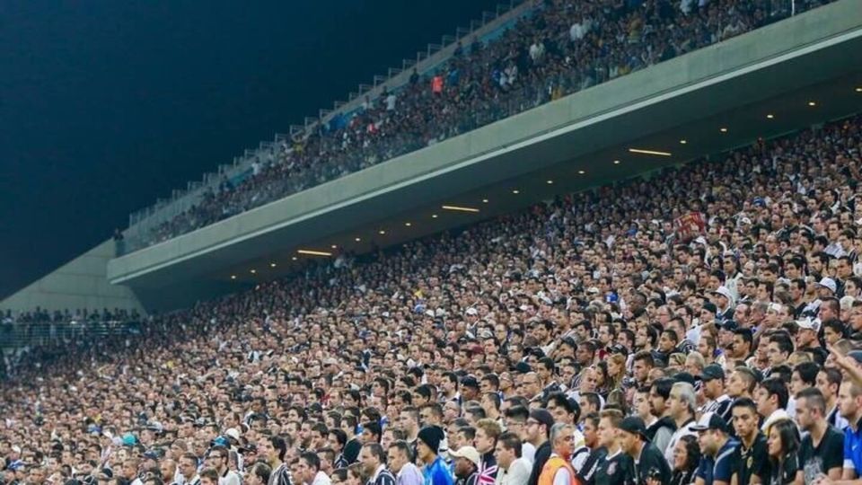 Sao Paulo: Football Game Ticket With Stadium Tour and Drink