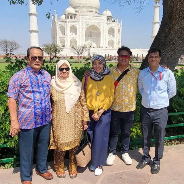 Taj Mahal Walking Tour: By Expert Official Tour Guide.