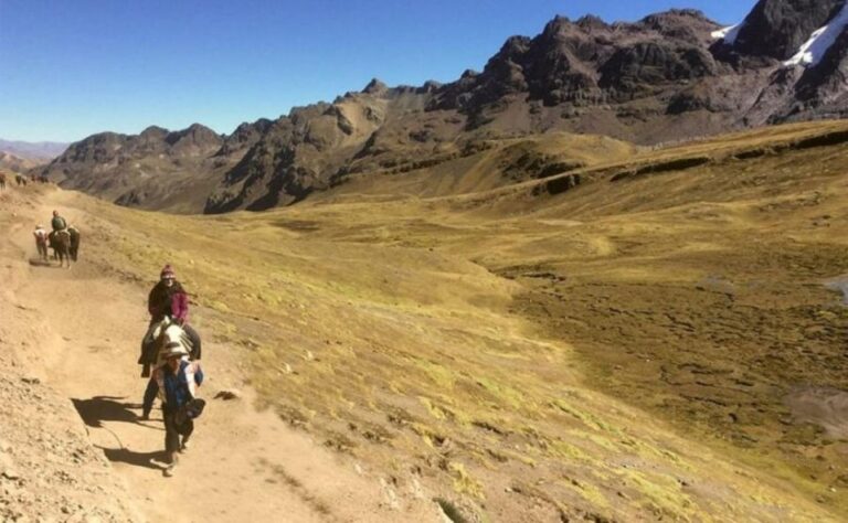 Tour Rainbow Mountain