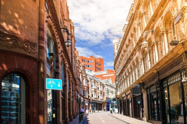 Unique Corners of Birmingham – Walking Tour for Couples