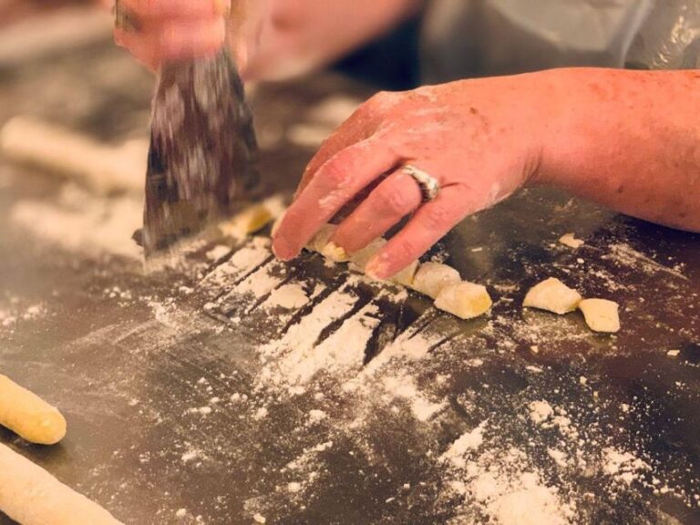 Venice: Pasta and Tiramisu Cooking Class With Wine