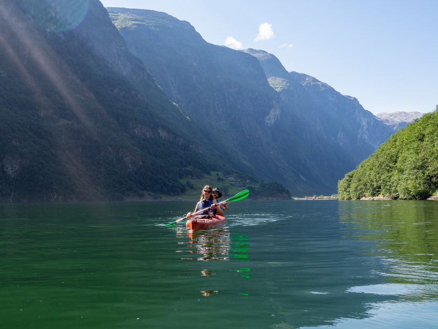 Vossevangen: Nærøyfjord Full-Day Guided Kayaking Trip