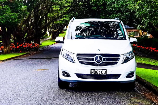 Aucklands Premium Luxury Transfers From/To Airport / North Shore - Vehicle Options and Amenities