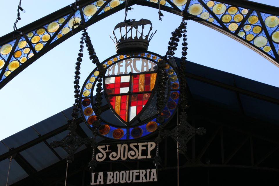 Barcelona: Merry Markets Private Christmas Tour - Experience Highlights