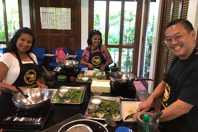 Blue Elephant Thai Cooking Class With Market Tour in Phuket - Class Structure and Menu