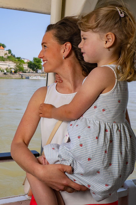 Bratislava: Sightseeing Bus Tour and City Cruise - Itinerary and Highlights