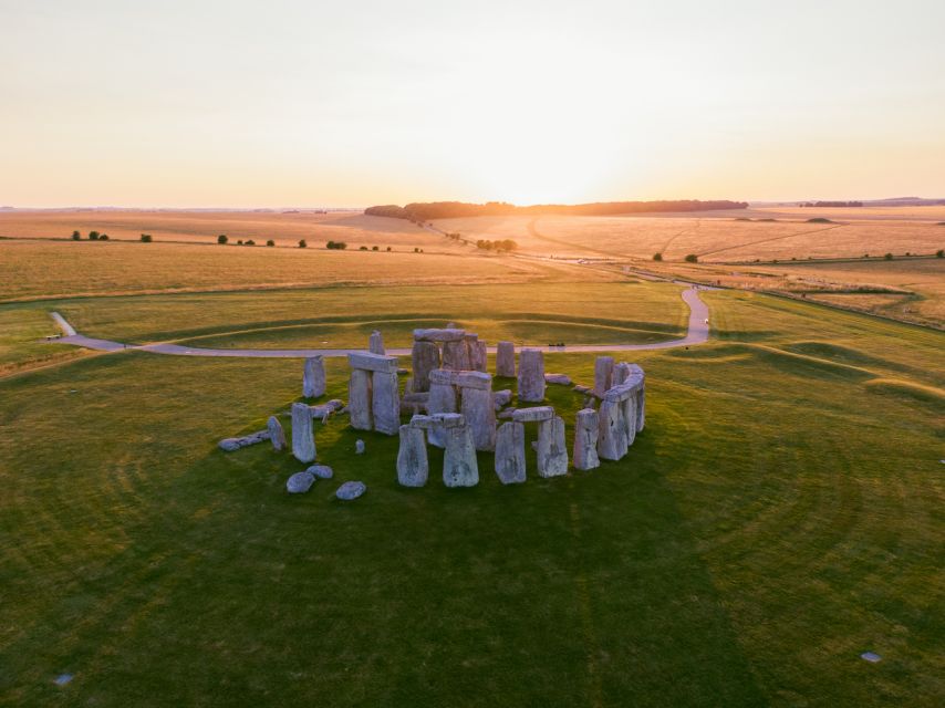 From Bath: Private Stonehenge and Salisbury Tour With Pickup - Itinerary Details